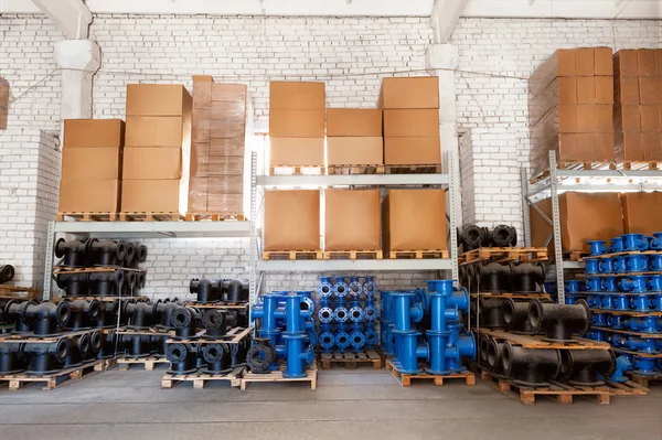 Fitting for Plastic pipes stacked in a warehouse yard use  plumbing or sewage installations on construction site — Stock Photo, Image