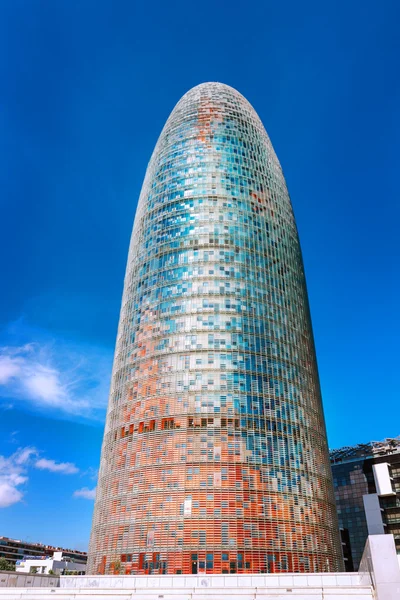 Barcelona, Španělsko - 17 dubna 2016: Věže Torre Agbar — Stock fotografie