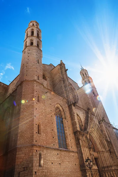 Facade of the Basilica Santa Maria del Mar Catalan Gothic style in Barcelona, Catalonia, Spain — Stock Photo, Image