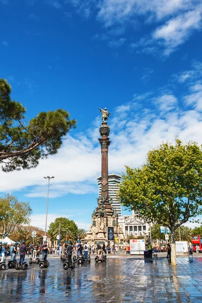 Барселона, Испания - 17 апреля 2016 года: Памятник Христофору Колумбу, указывающий на Америку — стоковое фото