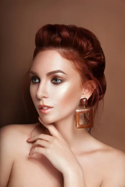 Schönheit sanft Glamour Frau Porträt rote Haare gesammelt — Stockfoto
