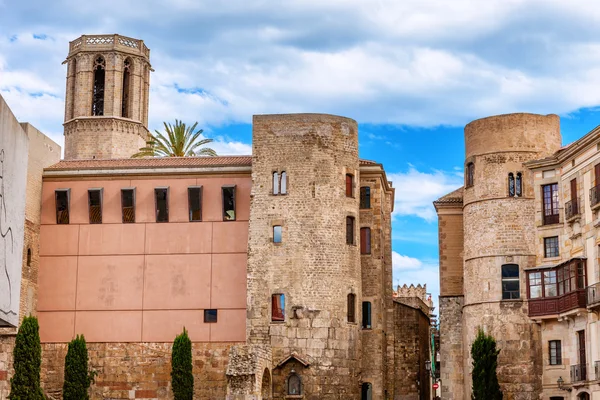 Barcelona, Spanje - 17 April, 2016: Grand Koninklijk Paleis in de King Square — Stockfoto