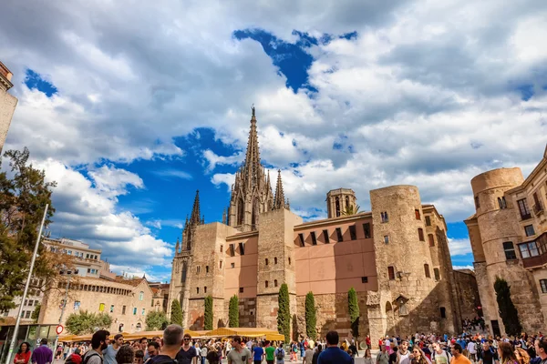 Barcelona, Spain - 17 April, 2016: Grand Royal Palace in the King Square — Stock Photo, Image