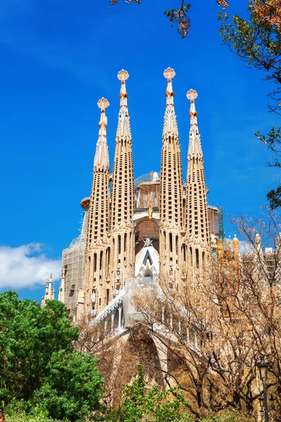 Barcelona, Spanien - 18 April 2016: Katedralen La Sagrada Familia — Stockfoto