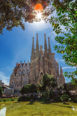 Barcelona, İspanya - 18 Nisan 2016: La Sagrada Familia Katedrali