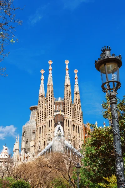 Barcelona, Spanien - 18 April 2016: Katedralen La Sagrada Familia — Stockfoto