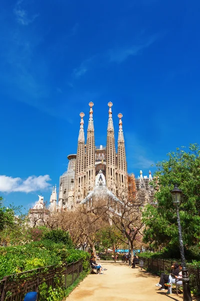 Barcelona, Spanien - 18 April 2016: Katedralen La Sagrada Familia — Stockfoto