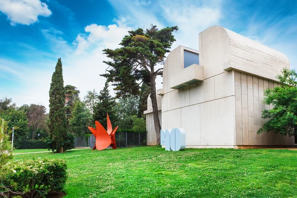 Барселона, Испания - 22 апреля 2016 года: Fundacio Foundation Joan Miro Museum of modern art — стоковое фото