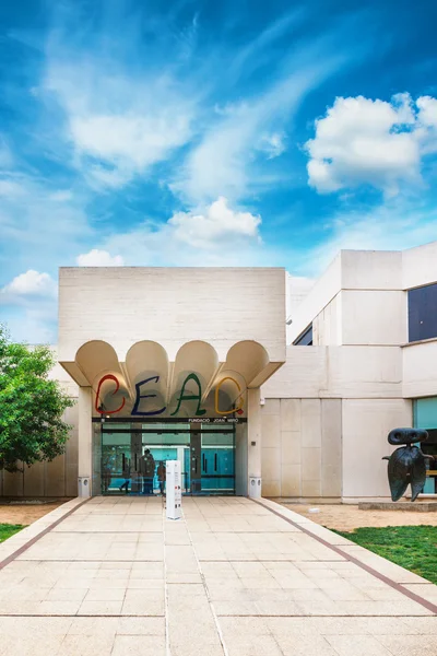 Барселона, Испания - 22 апреля 2016 года: Fundacio Foundation Joan Miro Museum of modern art — стоковое фото