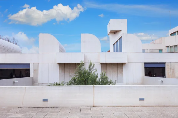 Барселона, Испания - 22 апреля 2016 года: Fundacio Foundation Joan Miro Museum of modern art — стоковое фото