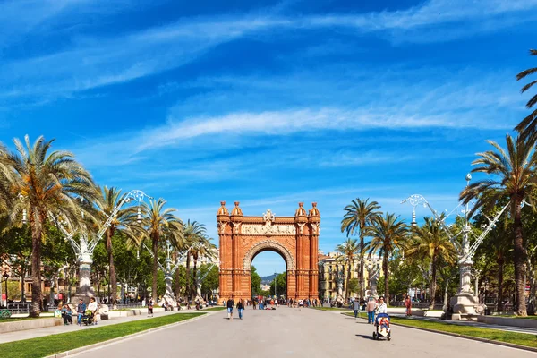 Barcelona, Espanha - 19 de abril de 2016: Arco do Triunfo — Fotografia de Stock