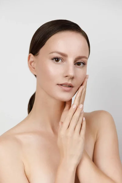 Jeune Femme Beau Visage Sain Isolée Sur Fond Blanc Prise — Photo