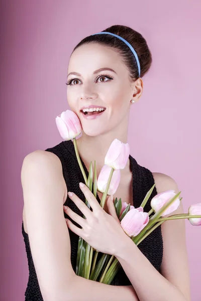 Cute lady różowy tulipany bukiet — Zdjęcie stockowe