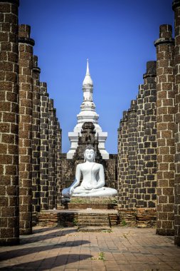 Grand Hall of Wat Maha ki tapınakta Buda heykeli