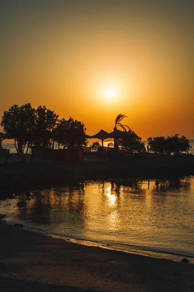 Sun over Hotel beach and sea — Stock Photo, Image