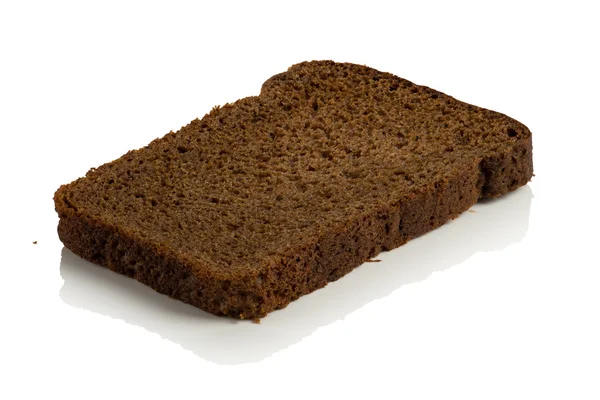 Pedazo de pan de centeno negro — Foto de Stock