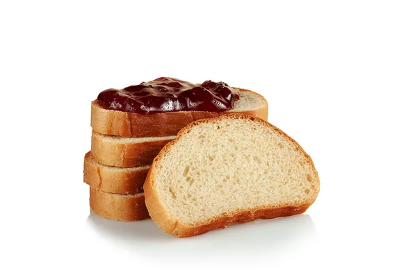 Kromki Chleba Dżemu Truskawkowego Białym Tle — Zdjęcie stockowe