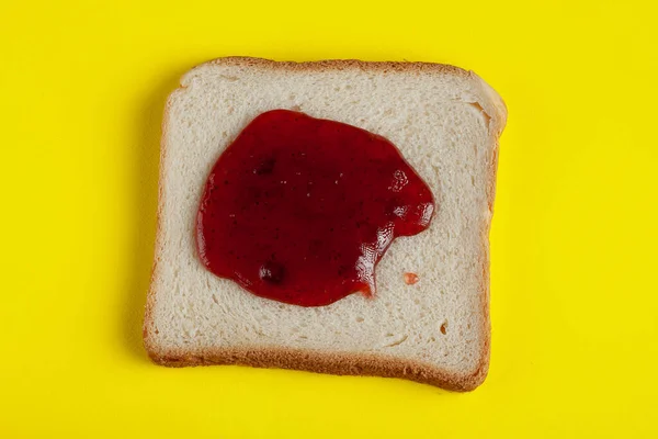 Fresh Delicious Slice Toast Bread Strawberry Jam Yellow Background — Stock Photo, Image