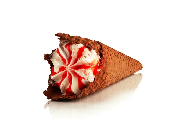 Sorvete Com Sabor Morango Cone Waffle Fundo Branco — Fotografia de Stock