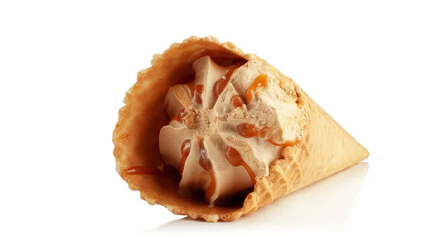 Sorvete Cone Waffle Com Sabor Caramelo Sobre Fundo Branco Brilhante — Fotografia de Stock