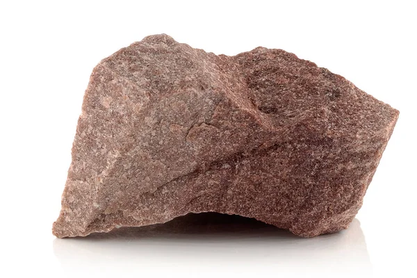 Uma Pedra Fragmento Áspero Quartzito Carmesim Sobre Fundo Branco — Fotografia de Stock
