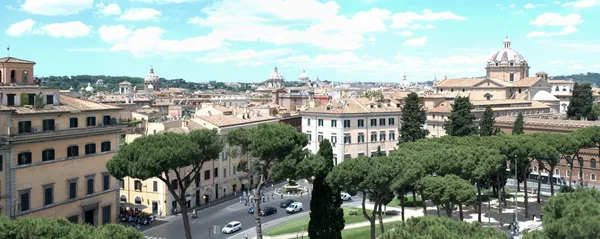 Vista aérea de Roma desde el monumento a Vittorio Emanuele — Foto de Stock