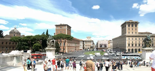 toeristen in rome stad op 29 mei 2014
