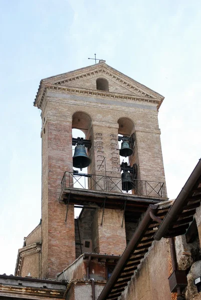 Klocktornet på vittorio emmanuele monumentet i Rom — Stockfoto