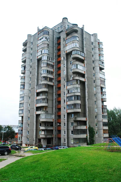 La maison en béton dans la ville de Vilnius — Photo