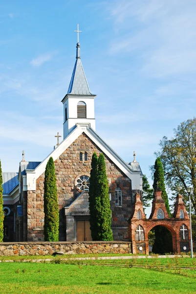 Liten kyrka i andrioniskis stan - anyksciai distrikt — Stockfoto