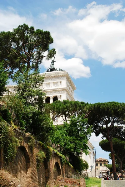 Monument till victor emmanuel ii nära vittoriano — Stockfoto