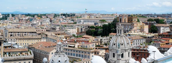 Vista aérea de Roma desde el monumento a Vittorio Emanuele — Foto de Stock