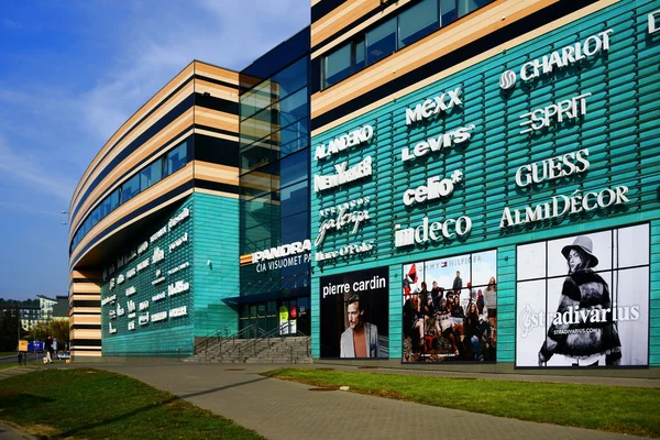 Vilnius cidade Zverynas distrito e Panorama centro comercial — Fotografia de Stock