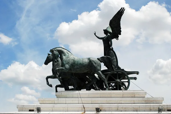 Sculptures du monument Vittorio Emmanuele — Photo