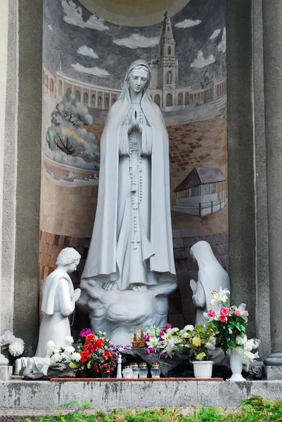 聖母マリアの無原罪懐胎の教会の彫刻 — ストック写真