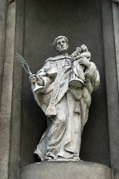 雕塑的原罪的圣母玛利亚教堂 — 图库照片