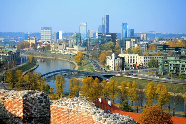 Vilnius sonbahar panorama şafak gelen kale kule — Stok fotoğraf