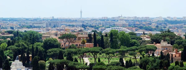 Vista aérea de Roma desde el monumento a Vittorio Emanuele — Foto de Stock