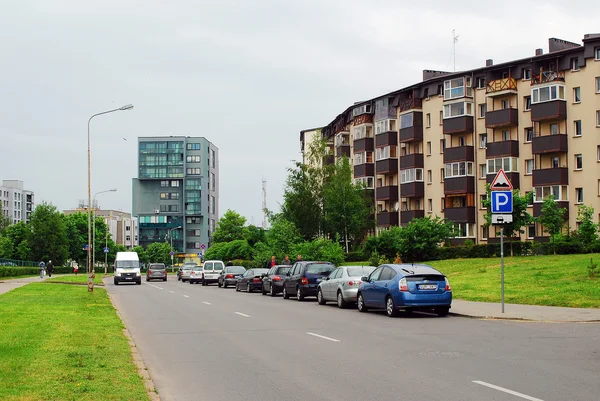 Rua Baltrusaicio e carros em Vilnius — Fotografia de Stock