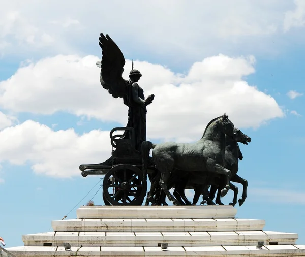 Sculptures of Vittorio Emmanuele monument — Stock Photo, Image
