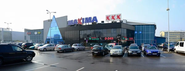 Maxima centro comercial na cidade de Vilnius Ukmerges rua — Fotografia de Stock