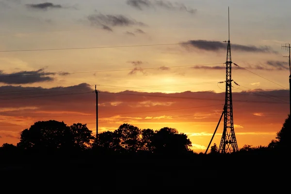 夕日でシルエット電柱 — ストック写真