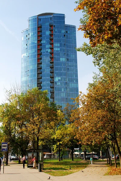 Wolkenkratzer in Vilnius in der Savanoriu Straße — Stockfoto