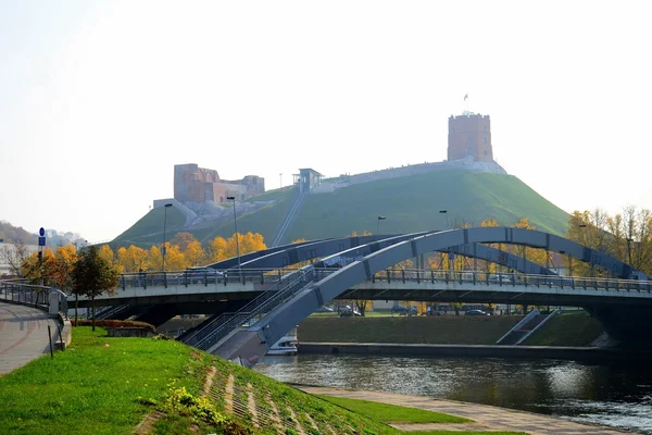 Şafak kule görünümü - Vilnius şehir siste — Stok fotoğraf