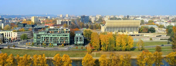 Вильнюсская осенняя панорама замковой башни Гедиминаса — стоковое фото