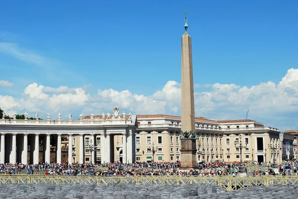 La vie au centre-ville du Vatican le 30 mai 2014 — Photo