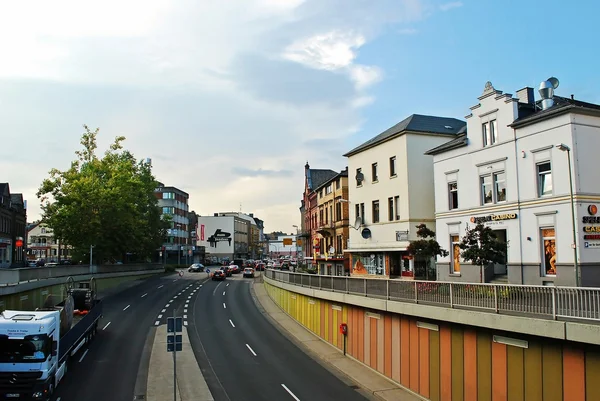 Diez stad Limburger gatan solig dag utsikt. Tyskland. — Stockfoto