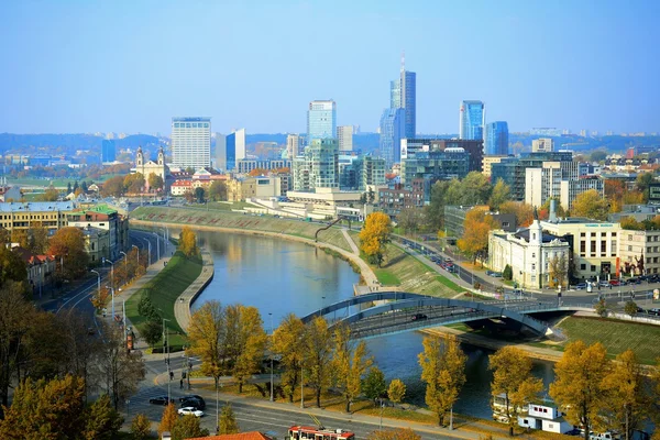 Vilnius sonbahar panorama şafak gelen kale kule — Stok fotoğraf