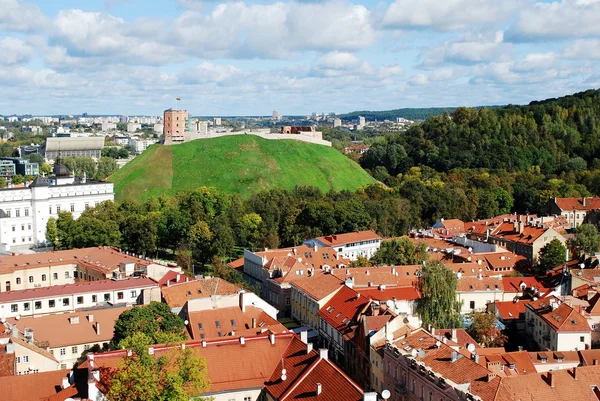 Vilnius stad Luchtfoto uitzicht vanaf de toren van de Universiteit van Vilnius — Stockfoto