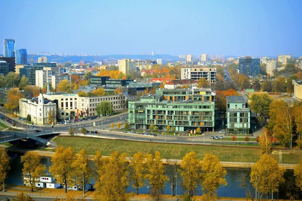 Вильнюсская осенняя панорама замковой башни Гедиминаса — стоковое фото